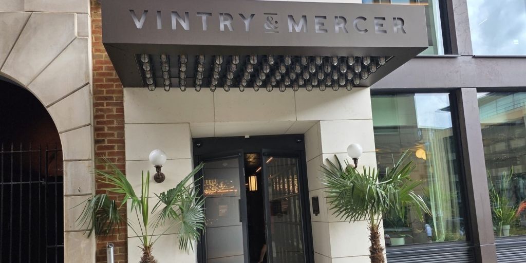Transforming Luxury Hotel Payments: How SOTpay Delivers Secure, Seamless Check‑Ins